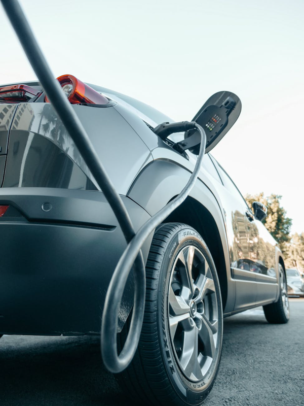 Cara Kerja Regenerative Braking dan Manfaatnya untuk Efisiensi Daya Listrik.